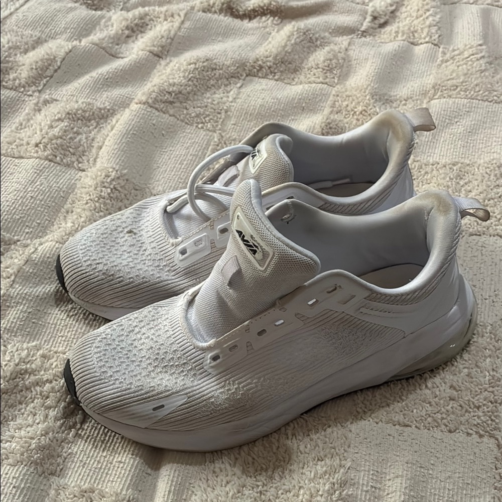 Avia White Athletic Shoes Low-Top Mesh Design